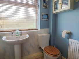 A bathroom with a sink and toilet at Regenna in Seaton