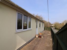 An outdoor area with plants and windows at Regenna in Seaton