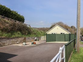 A view of a driveway and garden area at Regenna in Seaton