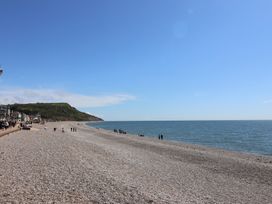 A beach scene with pebbles and sea at Regenna Seaton