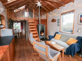 A living room with a sofa and a fireplace at Cabin in Newport