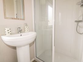 A bathroom with a sink and shower at Barney's Retreat in Newquay