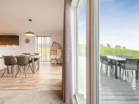 A dining room with a table and chairs at Sonnet 2 Spa Roof Terrace (Pet) Carmarthen