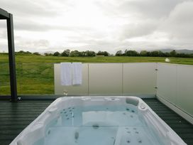 A hot tub with towels on a railing in Wansfell (Pet) Penrith