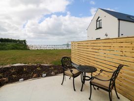 A garden area with a table and chairs at Radharc an Hook @ Estuary Bliss