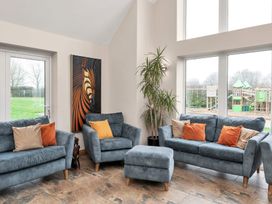 A living room with sofas and a plant at Oldfields