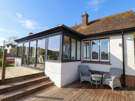 An outdoor area with a veranda and seating at Devona Beer