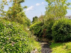 A garden with bushes and a pathway at 20 Meadow Retreat Dobwalls