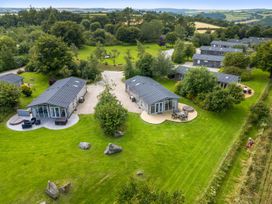 An outdoor area with cabins and greenery at 20 Meadow Retreat in Dobwalls