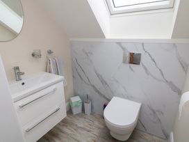 A bathroom with a washbasin and toilet at Ard Uisce @ Estuary Bliss, Duncannon, County Wexford