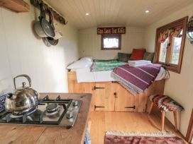 Honeysuckle Hut, Potto Grange Farm - North Yorkshire (incl. Whitby) - 1196482 - thumbnail photo 8