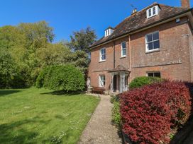 A house with front yard and pathway at Goulds Farmhouse in Milborne St Andrew
