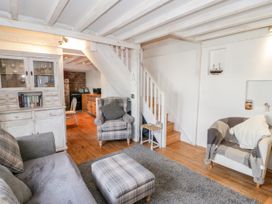 A living room with a sofa and armchair in Studio Bach Beaumaris