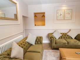 A living room with sofas and a coffee table at Flat 5 Caxton House in Windermere