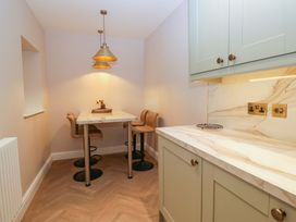 A dining room with a table and chairs at Flat 5 Caxton House Windermere