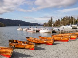 Boats on the water at the lakeside in Windermere