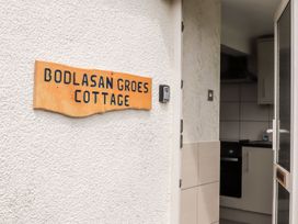 A kitchen entrance sign at Bodlasan Groes Cottage in Holyhead