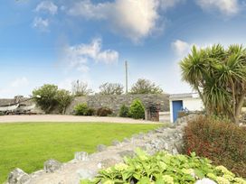 An outdoor area with grass and a stone wall at Bodlasan Groes House in Holyhead