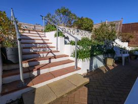 A garden with stairs and plants at 46 Chafeys Avenue