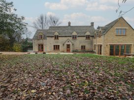 A house with garden and fallen leaves at Manor Cottage Carterton, Oxfordshire