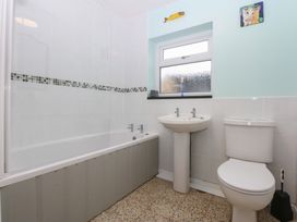 A bathroom with a bathtub, sink, and toilet at Parc y Brenin Holidays, Abersoch
