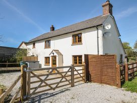 A house with a fence and gate at Little Blagdon in Ashwater