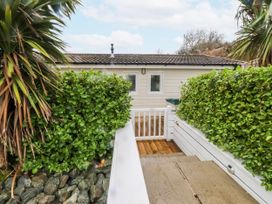 An outdoor view of a house surrounded by greenery at Lodge 134 near Bellech