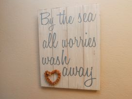 A wooden sign with a quote and heart decoration at Lodge 134 Lon Bryn Mair near Bellech