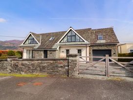 A house with mountains in the background at Lakes View in Keswick