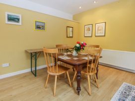 A dining room with a table and chairs at Inglewood Bach Conwy