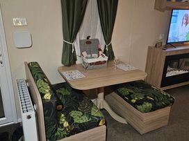 A dining area with a table and chairs at Homeslea 33 Millennium Gardens in Morpeth