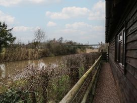 An outdoor area with a path next to a river at The Barn on The Lagoon in Droitwich