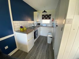 A kitchen with appliances and countertop at Chalet 333 California, Norfolk