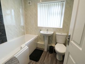 A bathroom with a bathtub, sink, and toilet at Min Y Cae 