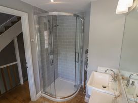 A bathroom with a shower and sink at Tea Tree Cottage in Chipping Campden