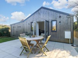 An outdoor area with a table and chairs at The Pebble in Dorchester
