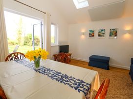A dining room with a table and chairs at The Pebble in Dorchester