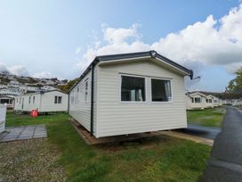 A mobile home with windows and grass in an outdoor area at Valley 36 in Kingsbridge