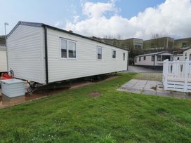 A trailer on grass with patio stones at Valley 36 in Kingsbridge