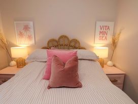 A bedroom with a bed and decorative items at Flat 1, 40 Hinderwell Lane