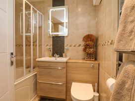 A bathroom with shower, sink, and toilet at Flat 1, 40 Hinderwell Lane