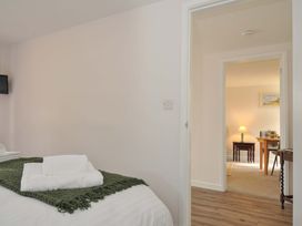 A bedroom with a bed and towels in Casa Mia Porthpean near St Austell