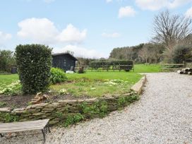 A garden with a shed and gravel path at Casa Mia in Porthpean near St Austell