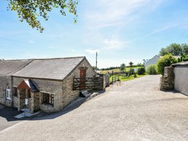 A house with a gate and a gravel driveway at Casa Mia in Porthpean near St Austell