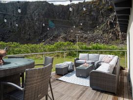 An outdoor seating area with a sofa and table at Summerset Lodge 
