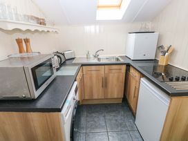 A kitchen with appliances and countertop at Beacon House Marloes near Little Haven