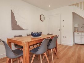 A dining room with a table and chairs at Creek Lodge in Chacewater