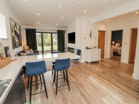 A living room with a kitchen island and sofa at Blue heron lodge in Kirkby Stephen