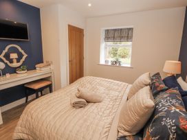 A bedroom with a bed and dressing table at Blue Heron Lodge in Kirkby Stephen