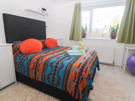 A bedroom with a bed and two bedside tables at Piskies Magic Home 